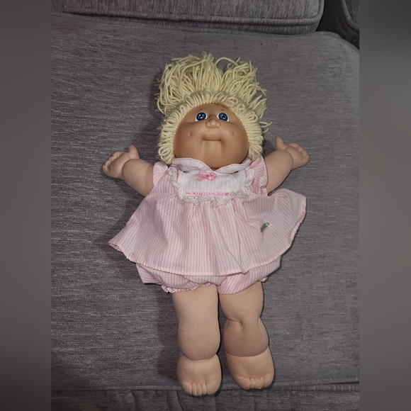 Vintage Cabbage Patch Kid Blonde Yarn Hair Green Eyes 1978,1982 - Picture 2 of 16